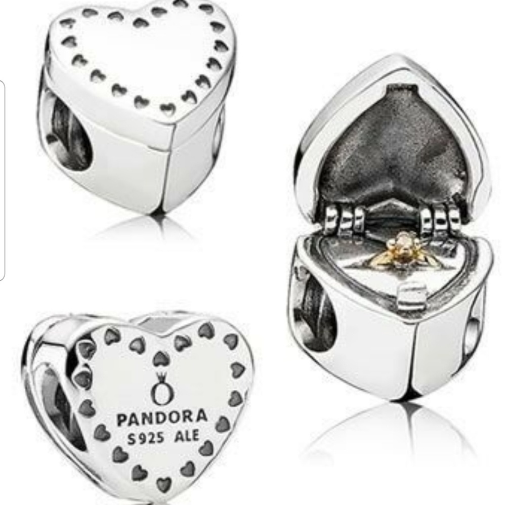 PANDORA 'GIFT FROM THE HEART' CHARM